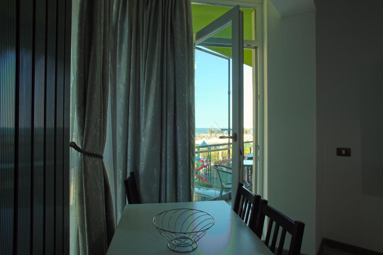Isabelle Apartament Alezzi Beach Resort Mamaia Nord Năvodari Exteriör bild