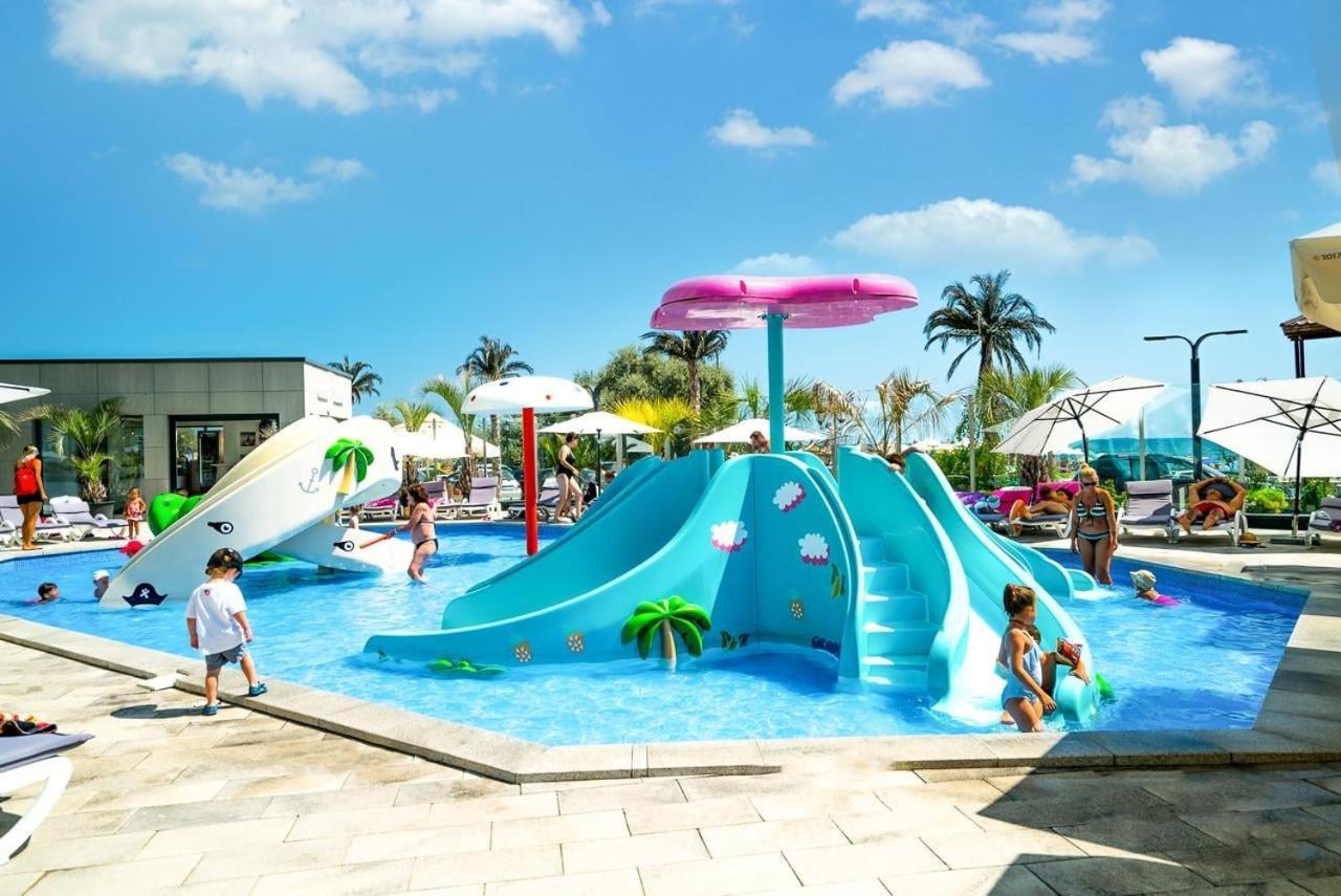 Isabelle Apartament Alezzi Beach Resort Mamaia Nord Năvodari Exteriör bild